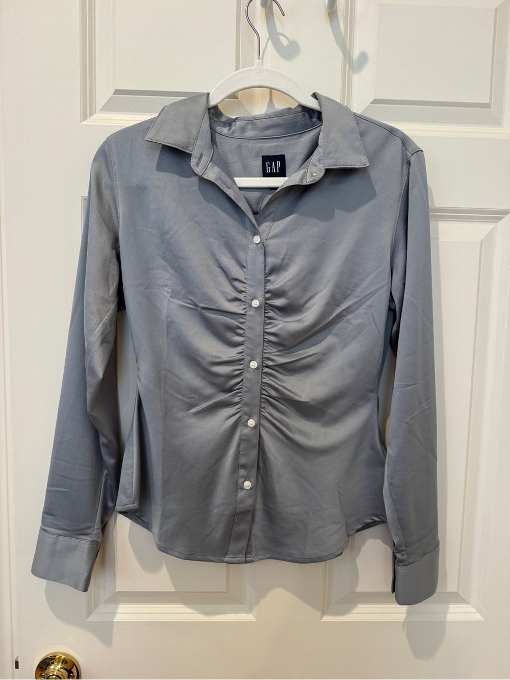 GAP Light Gray / Blue Ruched Button-Up Shirt